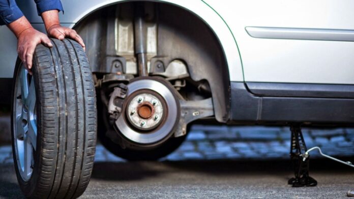 Pourquoi monter vos pneus neufs à l’arrière