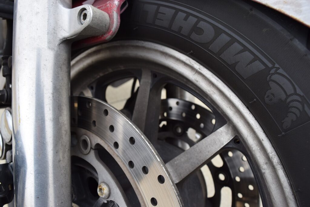 Moto : Michelin lance un nouveau modèle de pneu avant